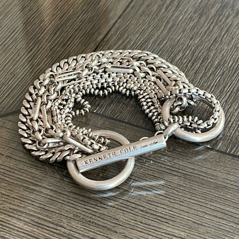Kenneth Cole New York Matte Silver 4 Double Strand Chain Toggle Bracelet 8.5”